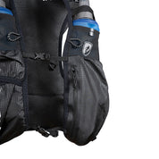 Laufweste Trail Pro 5 mit 2 Flaschen, zeigt Frontansicht mit Flaschen in Schultertaschen, atmungsaktivem Mesh, Reißverschlussfächern und verstellbaren Gurten für optimalen Sitz.