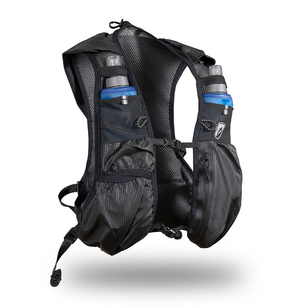 Laufweste Trail Pro 5 mit 2 Flaschen, ein ultraleichter, atmungsaktiver Rucksack mit Fronttaschen für Trinkflaschen und vielseitigen Fächern für Outdoor-Abenteuer.