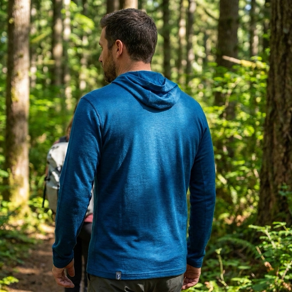 Rückansicht blauer Merino Hoodie Herren 230 g/m² ohne Zip