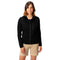 Merino Hoody Damen - 270g/m², funktionaler Fleece, ideal für Outdoor-Aktivitäten, trägt eine Frau mit langen Ärmeln und Brusttasche, kombiniert mit knielangen Shorts.