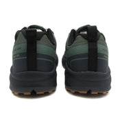 Studioaufnahme des Lightway Trailschuhs, auf der beide Schuhe von hinten zu sehen sind und man erkennt, dass die Knöchel frei bleiben