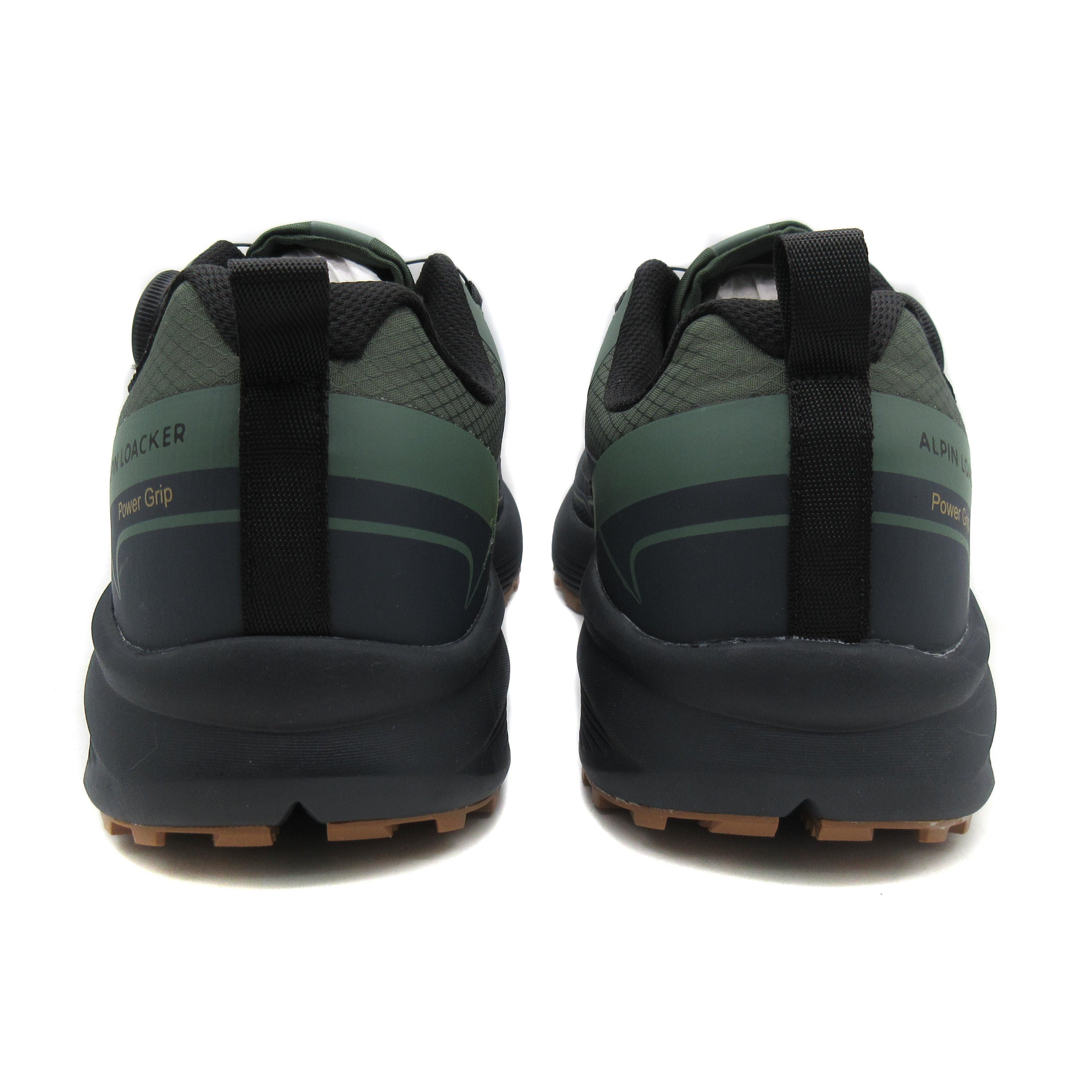 Studioaufnahme des Lightway Trailschuhs, auf der beide Schuhe von hinten zu sehen sind und man erkennt, dass die Knöchel frei bleiben