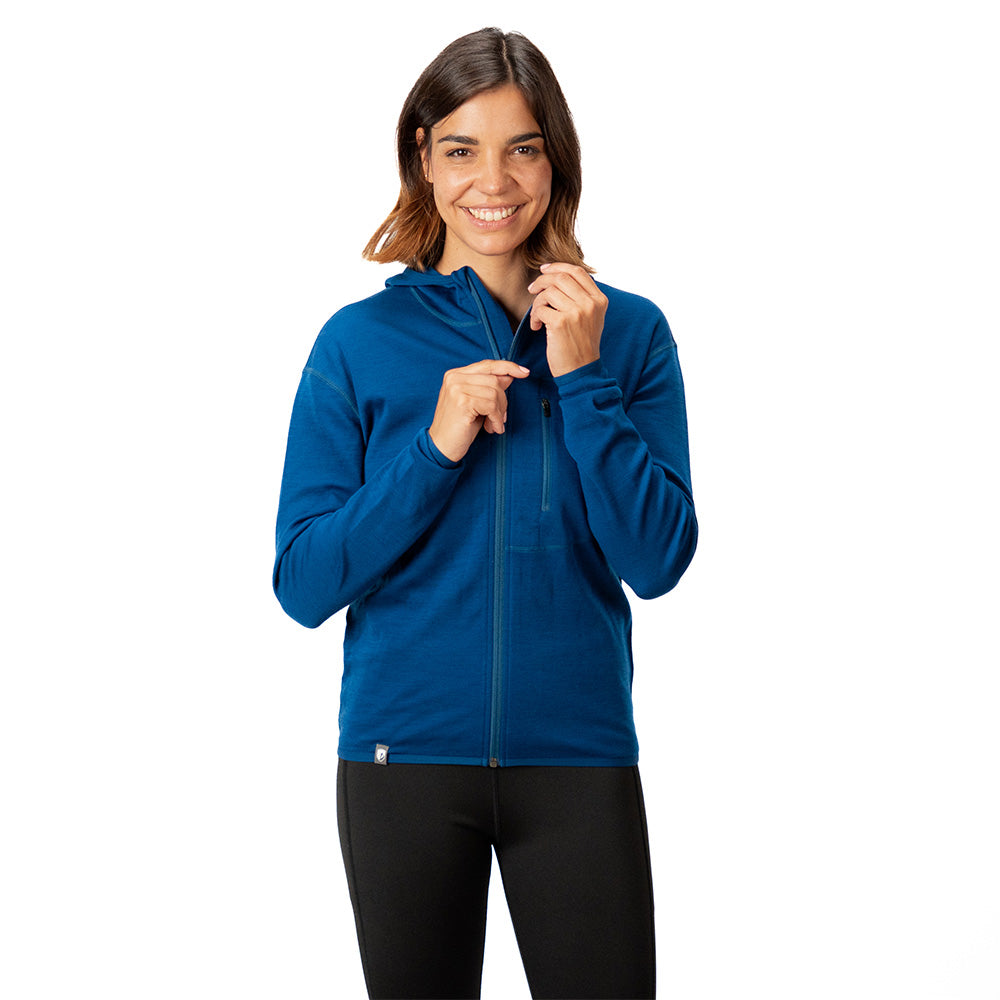 m², ideal für Outdoor-Aktivitäten, kombiniert mit schwarzen Leggings.
