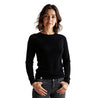 Frau trägt Merino Langarmshirt Damen 150 g/m², ideal für Outdoor-Aktivitäten, mit CORESPUN-Technologie und hervorragender Belüftung, perfekt für Komfort und Funktionalität.