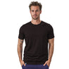 Mann trägt das Merino T-Shirt Herren 150 g/m2, ideal für Outdoor-Aktivitäten, aus Corespun Merinowolle für Komfort und Langlebigkeit. Perfekt für Wandern und Sport.