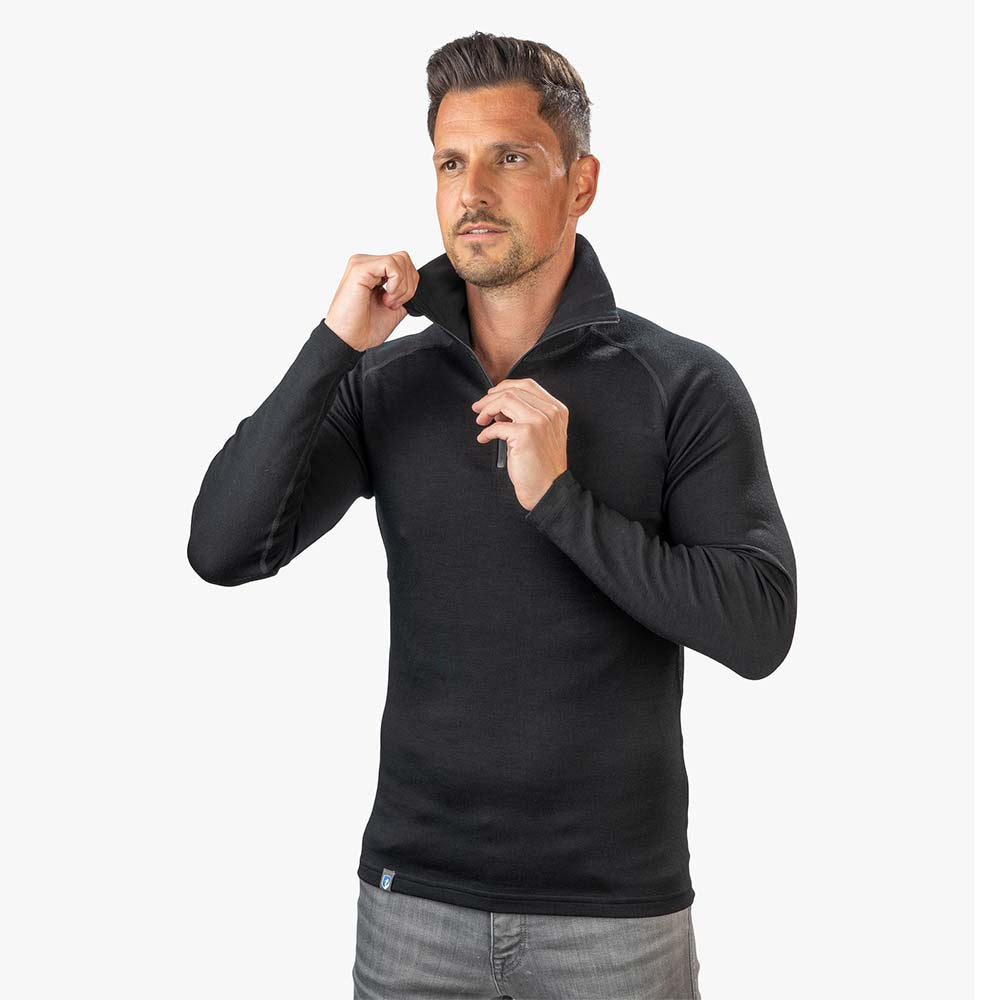 m², ideal für Outdoor-Aktivitäten; betont Komfort und Funktionalität, aus 100% Merinowolle.