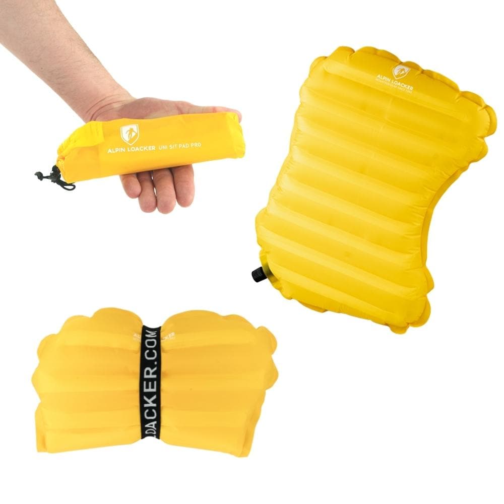 Uni Sit Pad Pro Outdoor Sitzkissen in Hand, kompakt und aufblasbar, ideal für Camping und Reisen, bietet Komfort und Isolation durch Nylon-Luft-Füllung.