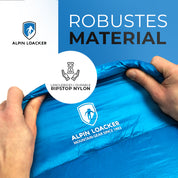 Leichter Sommer Daunenschlafsack, ultraleicht, kompakt, mit weißem Text. Ideal für Reisen, Camping. Enthält Logo und wird von Händen gehalten. Perfekt für Outdoor-Abenteuer.