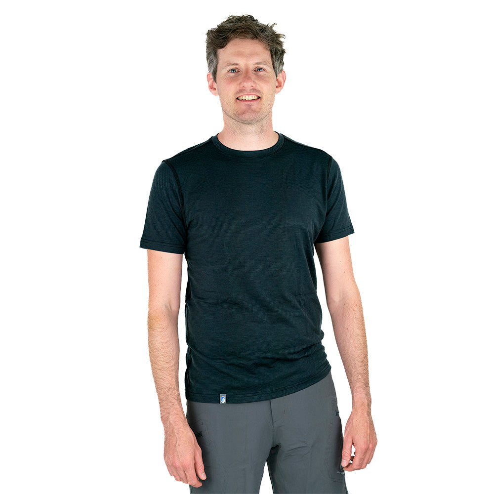 m2, ideal für Outdoor-Aktivitäten, zeigt die Kombination von Komfort und Leistung durch Corespun Merinowolle.