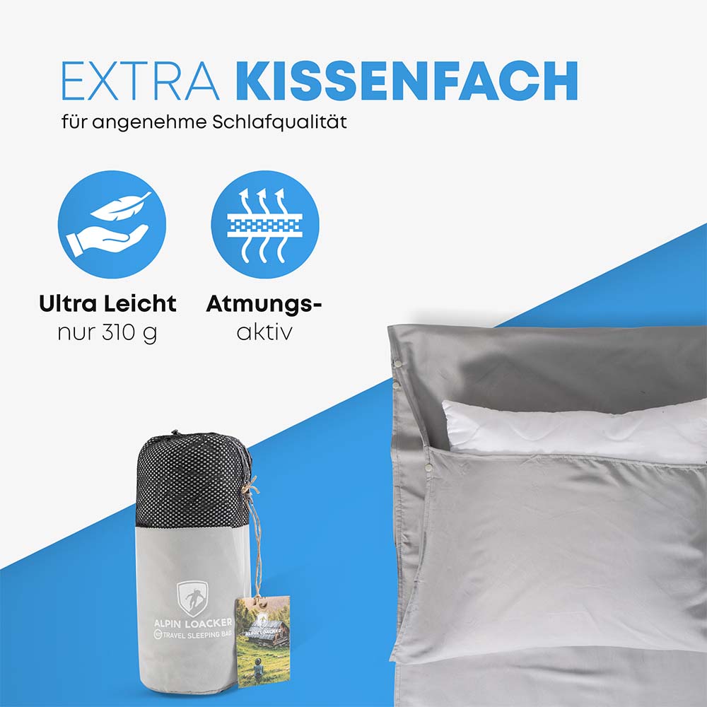 Reiseschlafsack und Hüttenschlafsack ultraleicht auf einem Bett mit Kissentasche, ideal für umweltbewusstes Reisen und Camping, aus recyceltem Polyester.